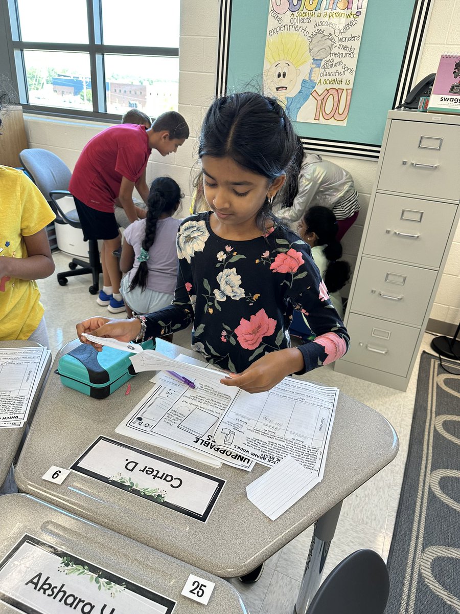 Exploring the scientific method through fun experiments! #TeamThompson <a href="/E_ThompsonES/">Elaine Thompson Elementary</a>
