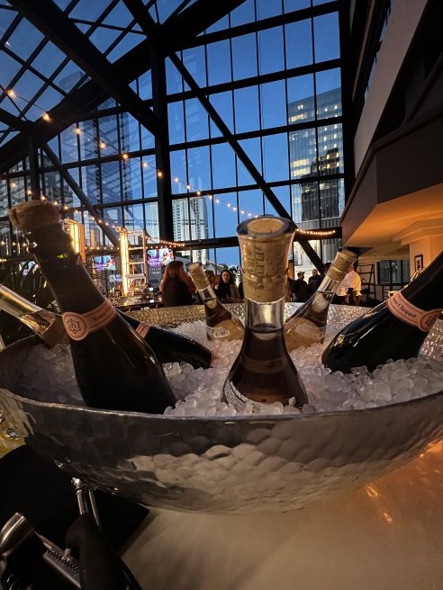RenNashville's tweet photo. Cheers to the almost weekend! Raise a glass at the Bridge Bar, located on the third floor of the Renaissance Nashville! 🍾🥂
#RenHotels
#Nashville
#BridgeBar https://t.co/CmlgkNL4Ag