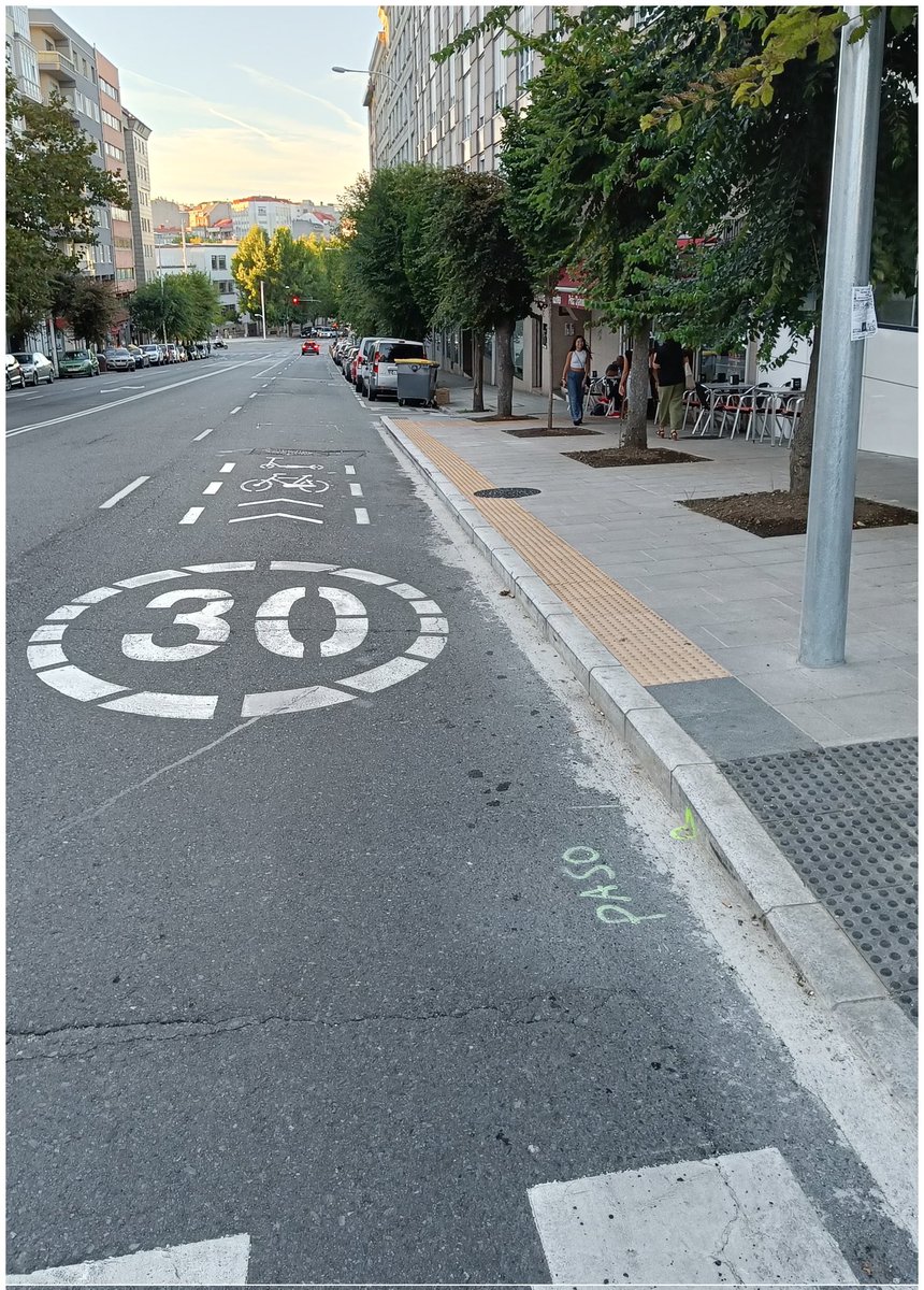 BlogBusurbano's tweet image. Pues el poste... creímos no verlo, pero..., de hecho, ni lo adivinamos en la distancia esta misma tarde, hace unas horas...

#Par082 Paseo de Ronda 26, #Lín7
Sin poste (a tarde de jueves 31/08)