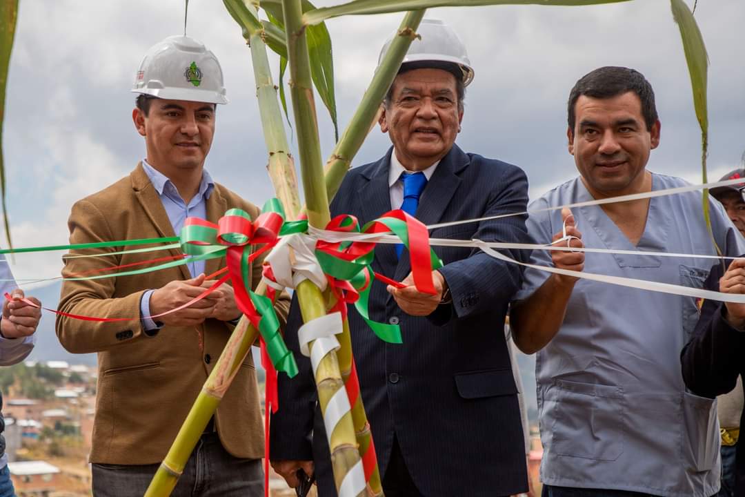 GoreAmazonas's tweet photo. 🔵En un esfuerzo por fortalecer la infraestructura de atención médica en la región, la gestión del gobernador Gilmer Horna Corrales, ha colocado la primera piedra para la ampliación y construcción de nuevos ambientes en el Puesto de Salud Pedro Castro Alva
#NuestroDeberEsServir https://t.co/jvcENr1ldS