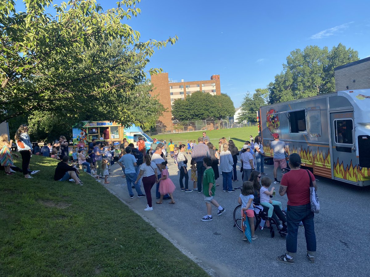 Back to school BBQ was a hit! Thank you to Mr. Brown, our VG staff and families for celebrating with us. Shout out to our amazing @VGPTO for your support. We are excited to see what our Ss will do. @pvdschools #smartfoxes #foxpoint #onecommunity