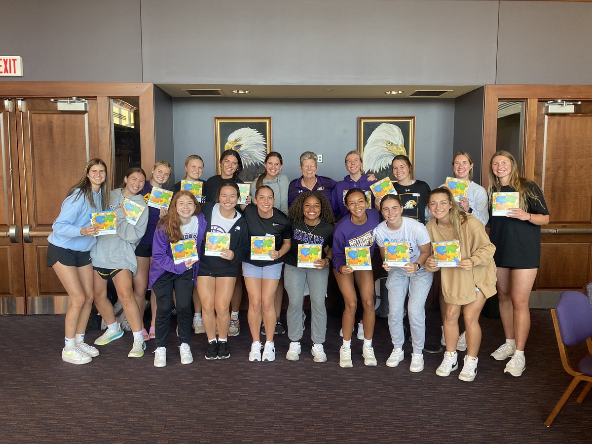 AshlandWBB's tweet photo. 𝙏𝙚𝙖𝙢 𝙗𝙤𝙣𝙙𝙞𝙣𝙜 𝙬𝙞𝙩𝙝 𝙖𝙣 𝘼𝙐𝙒𝘽𝘽 𝙡𝙚𝙜𝙚𝙣𝙙🦅🏆
Thank you Coach Sue Ramsey for making us a better team!
#RELENTLESSPursuit #BeALight https://t.co/248kUdNEaS