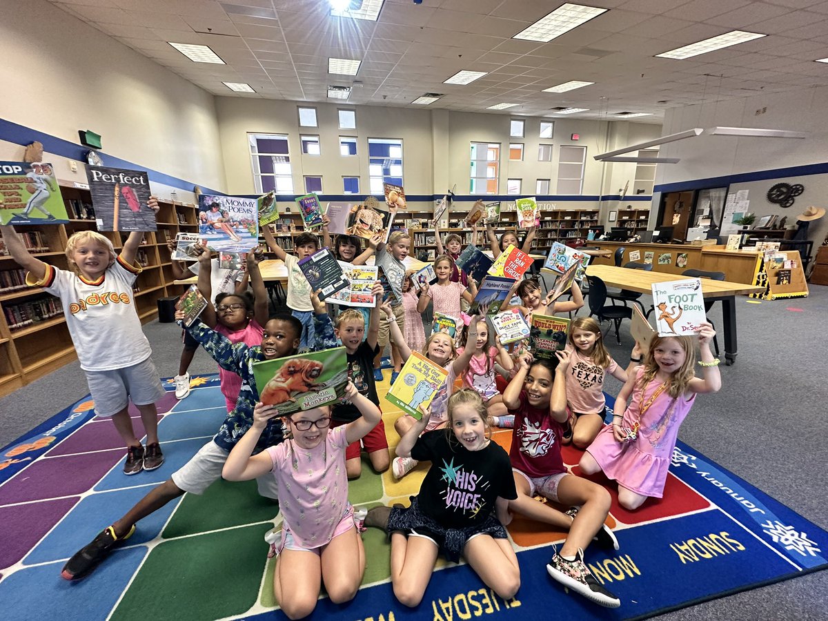 MrsBrubaker's tweet photo. @BennettBears 2nd graders joined me for a Book Party! 🎉🎈 We read @kwamealexander How to Read a Book and then celebrated with new books this week! #bennettlc #MISDreads #weareMcKinney #MyMISD https://t.co/QEHyoBsqG9