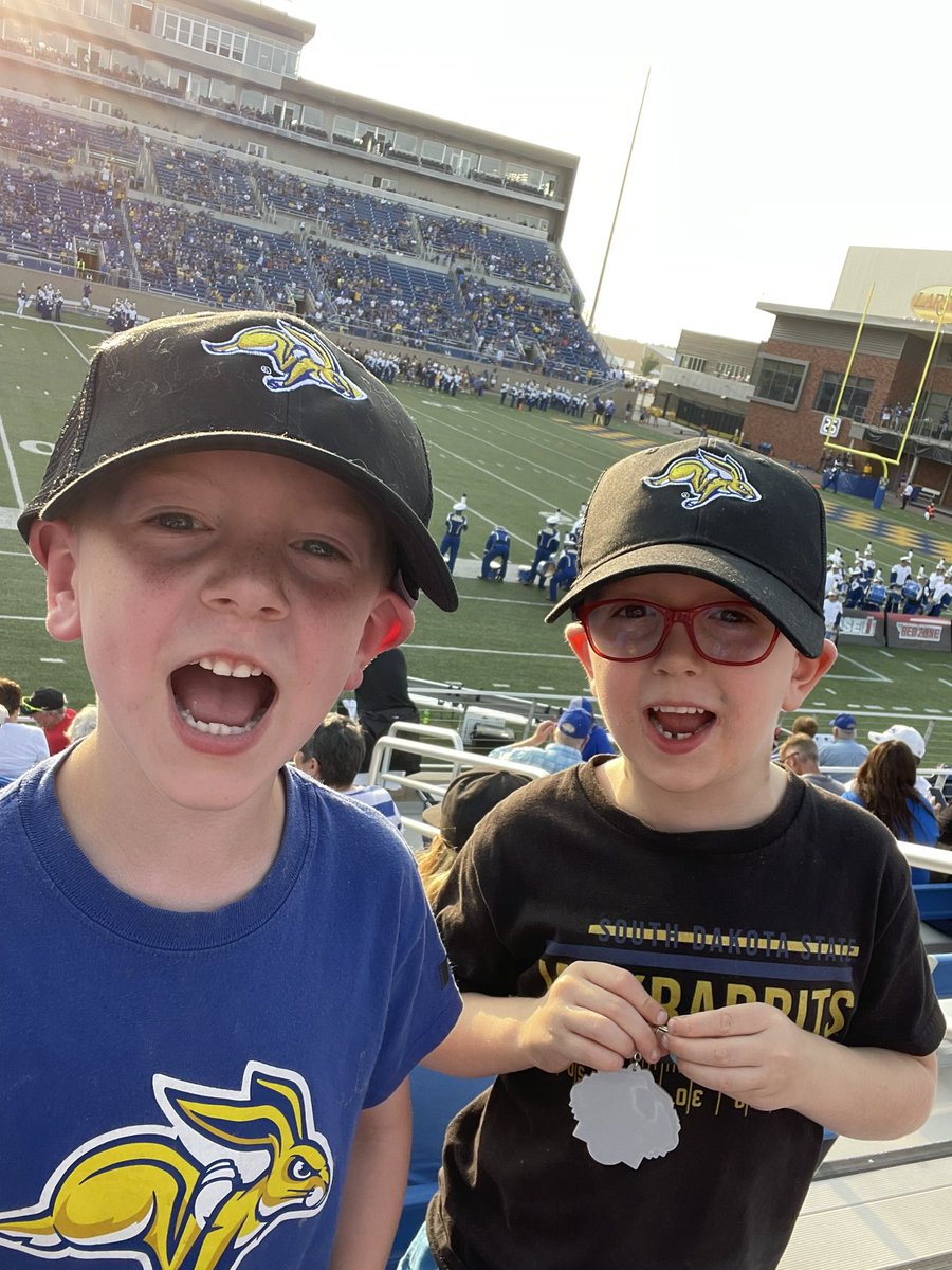 MissyKay777's tweet photo. It’s ALWAYS acceptable to yell #gojacks at the top of your lungs!!! #gojacksfootball #sdstate https://t.co/68pybvHRXm
