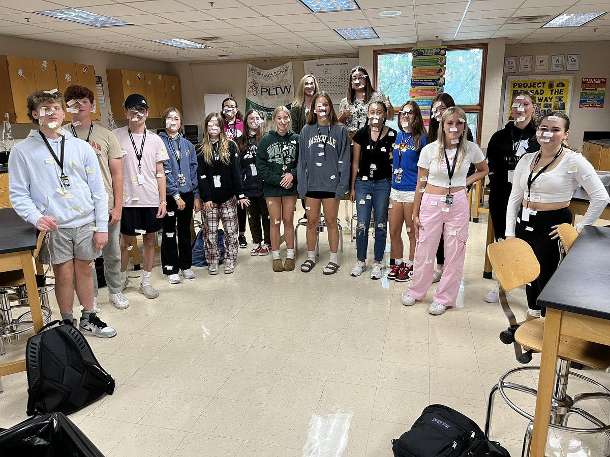 MrsMedlockMHS's tweet photo. Regional term practice! Can you spot our two guests in the background? They held their own against the students! 

#PLTW #HBS #weRmedina #MCCCPLTW

PLTW is a collaboration between MCCC and MCS

@ReffSci @ElisaTedona https://t.co/iFggmPVRyk