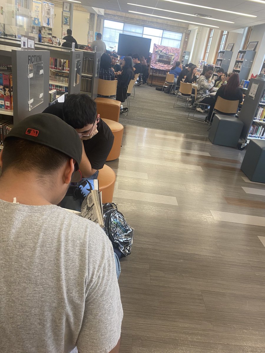Milby HS Library ♥️📚📖 📝🌱🌎🌳✌️🦋♻️🐱🐶 tweet media