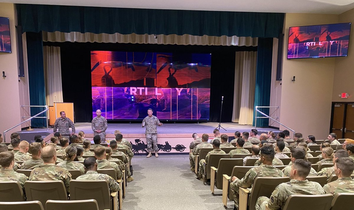ShaneMorgan_WF6's tweet image. 119 x 2LTs!  Welcoming @USArmy’s newest #Redleg leaders @OfficialFtSill in FA BOLC Class 7-23!CSM Fluharty(Redleg 7), CW5 Rios(CWOB), and I enjoy these Q&amp;amp;A sessions! We’ve added a new (Army) spouse pitch too-20% of class is married(Thanks Katy). 1x shot @ first impression!