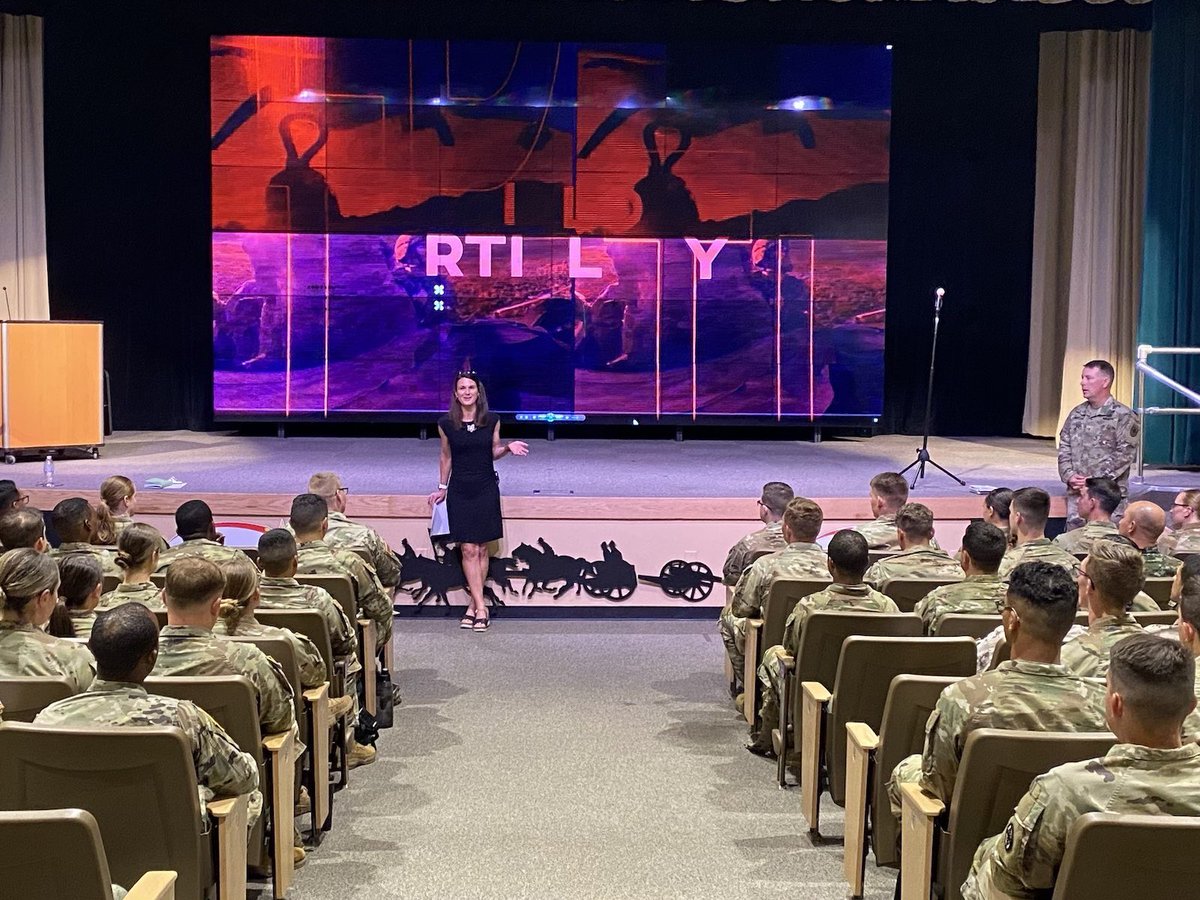 ShaneMorgan_WF6's tweet image. 119 x 2LTs!  Welcoming @USArmy’s newest #Redleg leaders @OfficialFtSill in FA BOLC Class 7-23!CSM Fluharty(Redleg 7), CW5 Rios(CWOB), and I enjoy these Q&amp;amp;A sessions! We’ve added a new (Army) spouse pitch too-20% of class is married(Thanks Katy). 1x shot @ first impression!
