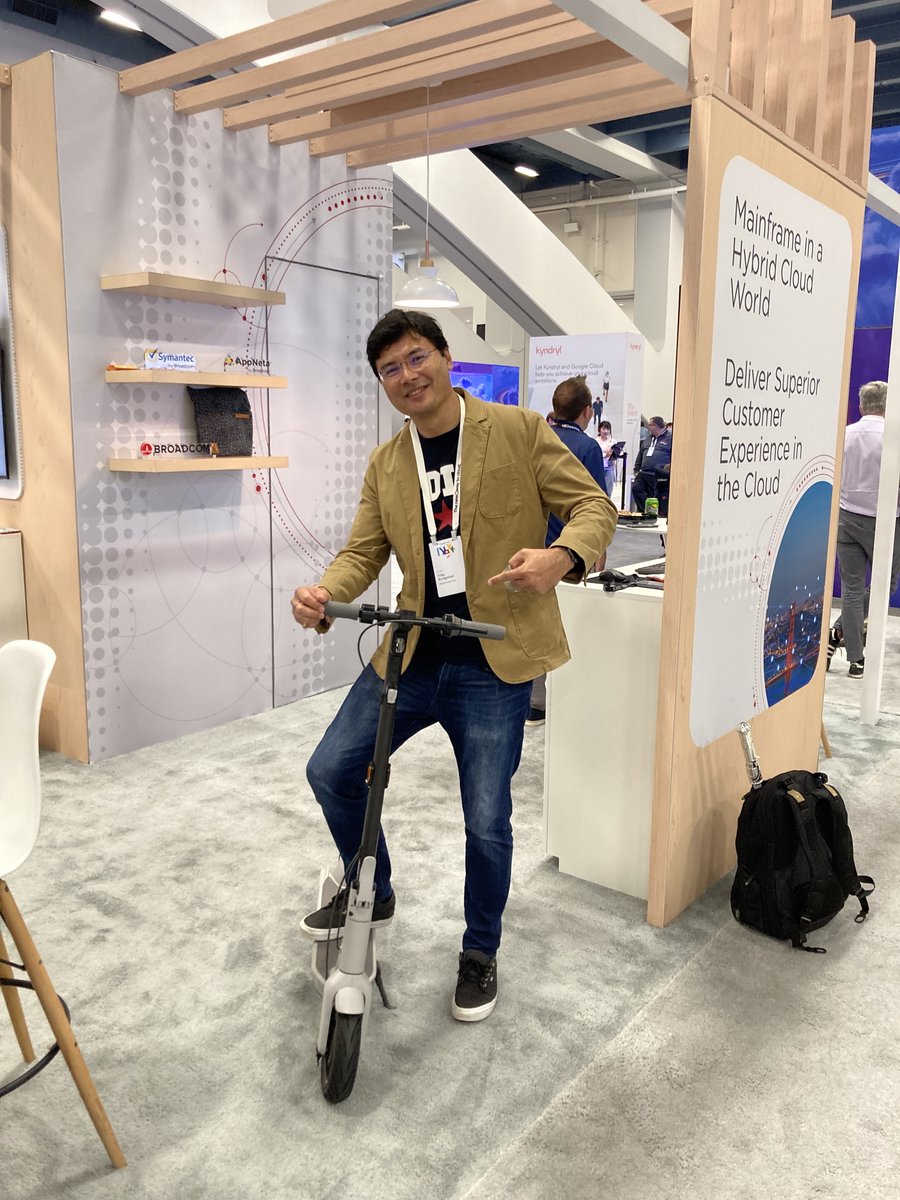 Broadcom's tweet photo. What an amazing week at #GoogleCloudNext! It was a blast catching up with customers, partners and colleagues. Thanks to all who attended our theater presentations, panels and breakout sessions to discuss all things #security, #infrastructure and #cloud. See you next year! 👋☁️ https://t.co/BAtEcJuHrT