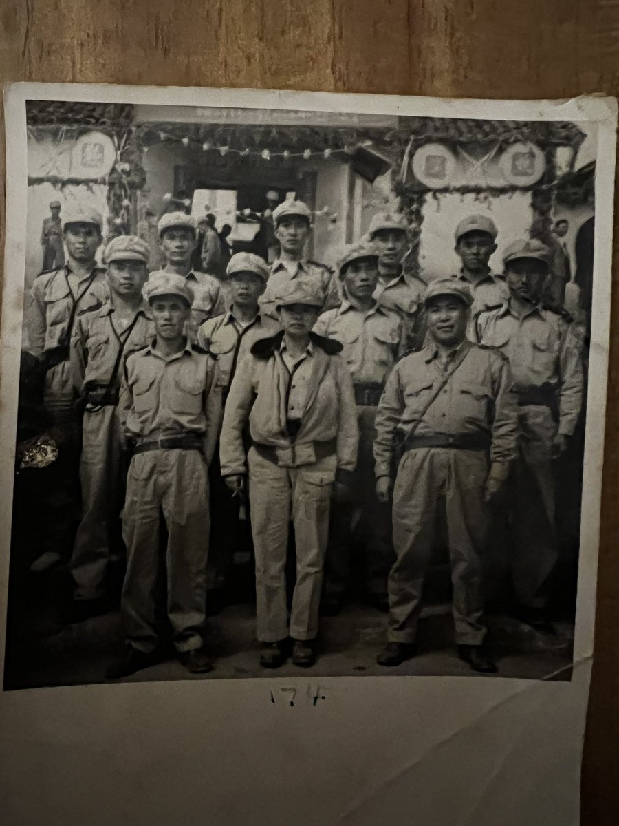 jessemenn's tweet photo. So that’s the semi-infamous @TheOpiumQueen front n center I believe, and Fat Huang on the right front. Anyone know the others? https://t.co/WWNYsLlame