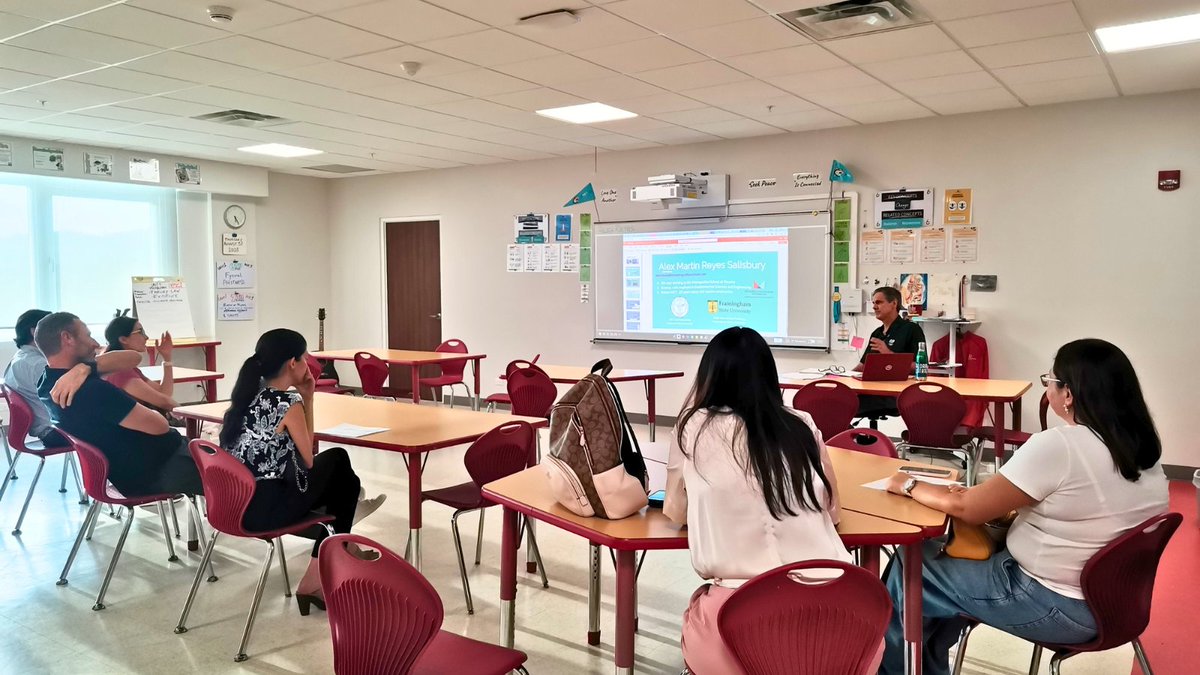 METSchoolPanama's tweet image. This week was Secondary parents’ turn to visit the #METcampus for the Back to School Open House!
It was great to build connections, put faces to names, and get the school year off to a great start!
#METschoolPanama #NordAngliaEducation #CreateYourFuture #METmagicMoments