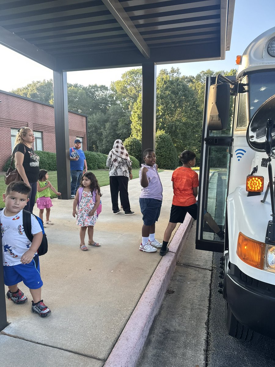 We love when the book bus comes to visit! @HeardMixon #ncssbethebest