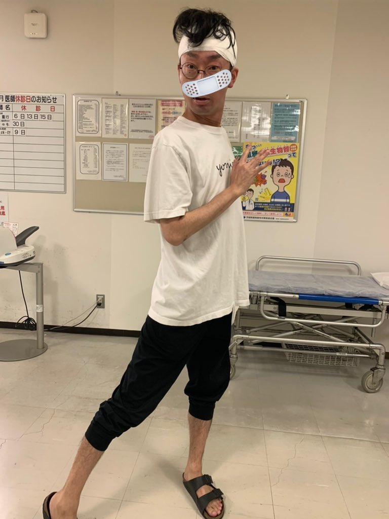 H__ka__ru__'s tweet image. 今日のORIGAMiパワーワード
￣￣￣￣￣￣￣￣￣￣￣￣￣￣￣
某日の大好き後頭部流血事件
⠀⠀↓
3時間の記憶喪失を救った動画
⠀⠀↓
『血抜きジョジョ立ちパキりオネェ』
⠀
#ORIGAMitomeltdown 
#緊急手術後に何故このポーズができた
#元気に今日も生きていてお店で笑っているあっくんにありがとう