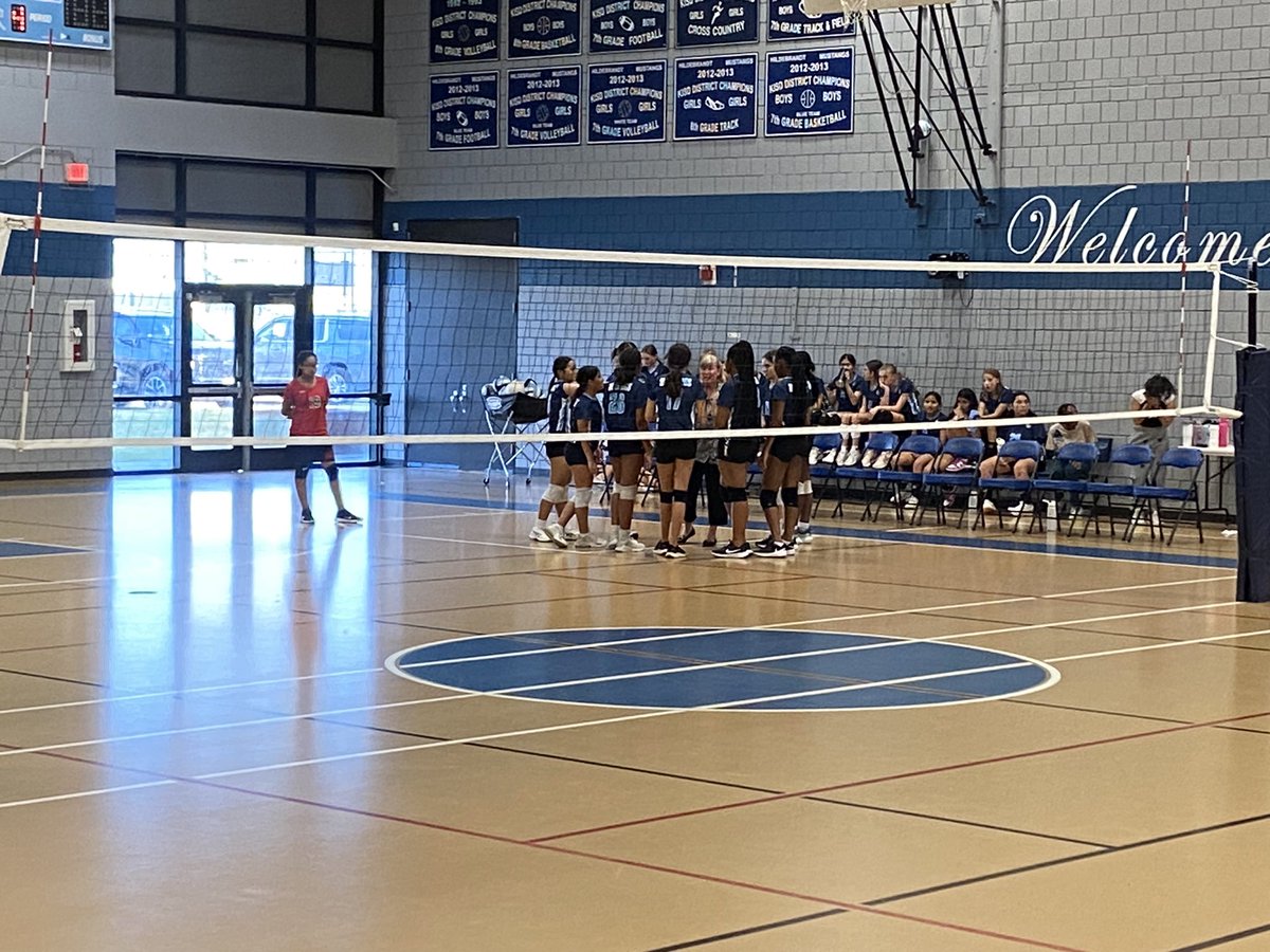 MsYoung2019's tweet photo. Our 7th grade girls, both A and B team, won their first volleyball game of the season! They definitely outplayed their opponents! Great win Mustangs! @HildebrandtKISD #MustangNation https://t.co/lsiT82DnQo
