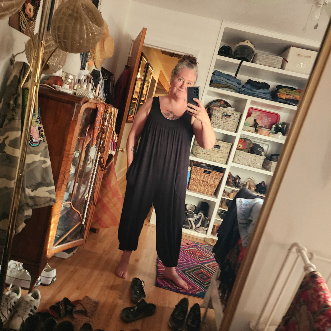 msNashty's tweet photo. Happy Thursday!!! 
Livin' my best life over here!!! Good things are happening at the shop this weekend......
Harem jumpsuits are back in stock and I am always in mine!!! Sold out the first go around! 
Size small to x large....
I am in the xl....
.
We are got a 100lb bale of vinta https://t.co/jHBGtN4OWu