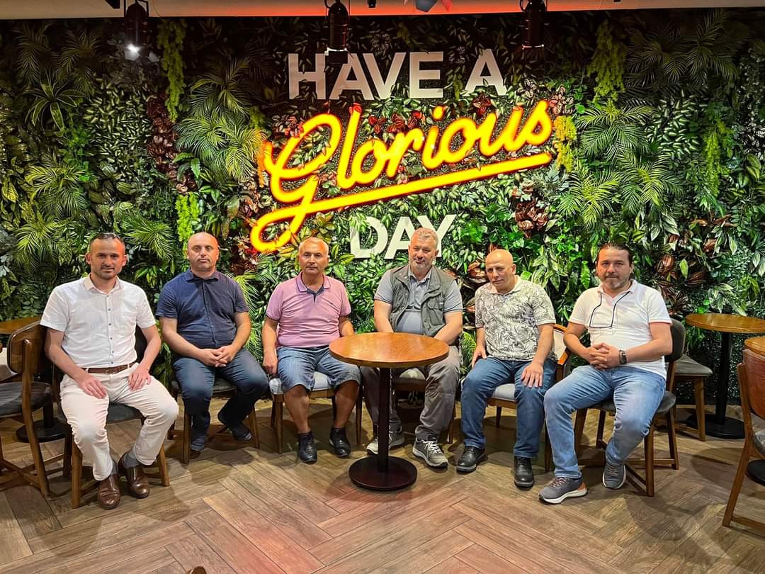 TBMM İdare Amiri Hasan TURAN ile bir toplantı gerçekleştirdik. Toplantıya Harşıtfed Bşk Temel BİLECEN,  Üsküdar Giresunlular Der.Bşk Rahman Karahan, , Harşıtfef Yön.kur.üy.  Harun TÜFEKÇİ, Çevre Şehircilik İl md Yrd Özgün Şengül ve Giresun Getir  Yön. Yunus KAHVECİ katıldı.