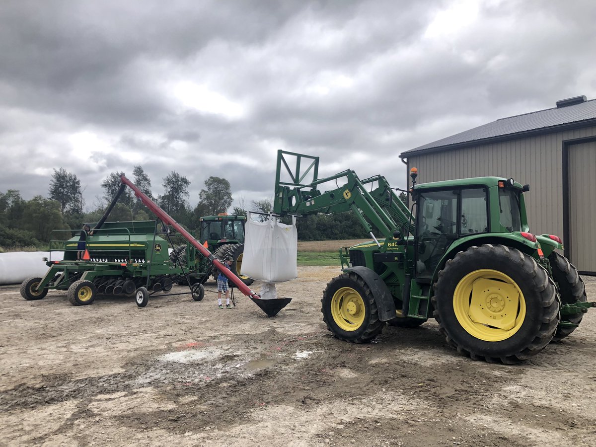 snoweyman's tweet photo. Teaching the next generation the importance of cover crops https://t.co/inambs2BVB