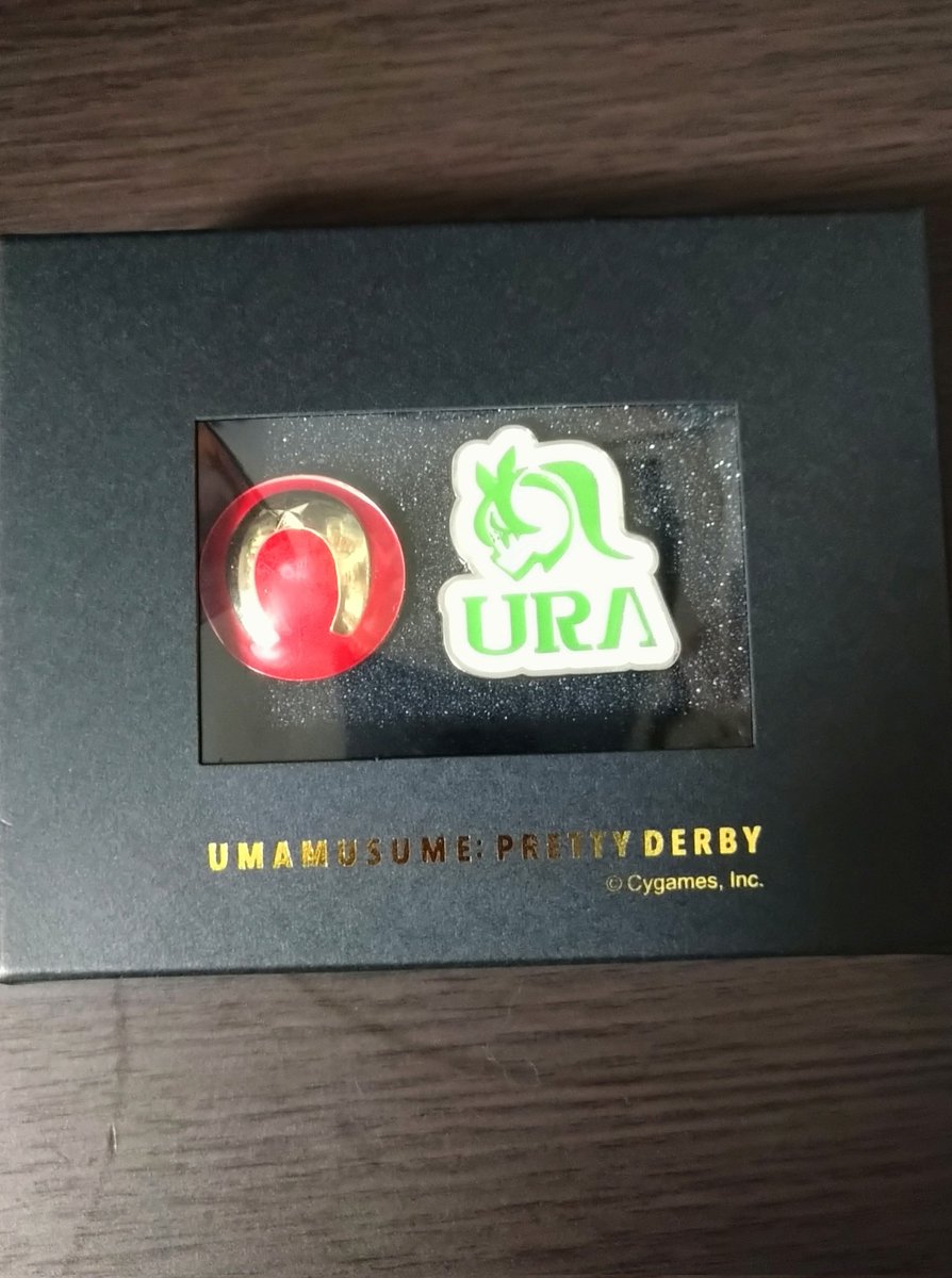 LUnatonaRU's tweet image. おはようございます！
仕事終わって帰宅したらトレーナーバッジ届いてた！！
これで立派なトレーナーの仲間入りデース！！
 #ウマ娘  #Cystore