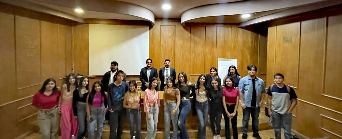 abscoutmx's tweet photo. El día de hoy nuestro Director de Propiedad Intelectual @ArturoEValdezF impartió un taller sobre #SignosDistintivos en la @FacultadJuris de la @UAdeC, culminando con la presentación de la solicitud de registro de #Marca de la Rondalla de #Juris ante el @IMPI_Mexico. https://t.co/sw2Fwg8EBA