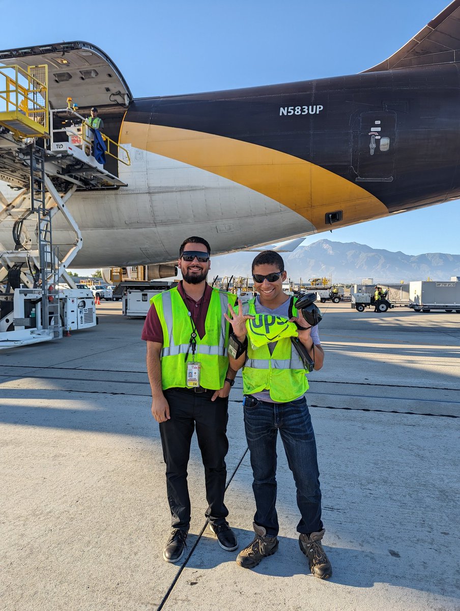 Lyle Blanchard (@blanchardlyle) on Twitter photo Received some surprise recognition from the pilots for Elijah's outstanding marshalling skills! <a href="/mboden69/">Mark Boden</a> <a href="/G_Smith17/">Greg Smith</a> <a href="/Shelby2017goair/">Shelby Jackson-Fox</a> <a href="/JessicaB_SAFETY/">UPS TWILIGHT Ramp Wellness and Safety</a> <a href="/esmerioups/">Darren Esmerio</a> <a href="/renodames/">Damian Renovato</a> Received some surprise recognition from the pilots for Elijah's outstanding marshalling skills! <a href="/mboden69/">Mark Boden</a> <a href="/G_Smith17/">Greg Smith</a> <a href="/Shelby2017goair/">Shelby Jackson-Fox</a> <a href="/JessicaB_SAFETY/">UPS TWILIGHT Ramp Wellness and Safety</a> <a href="/esmerioups/">Darren Esmerio</a> <a href="/renodames/">Damian Renovato</a>
