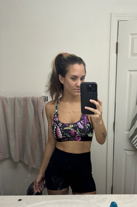 Good night my loves 🥰 https://t.co/AEregjQ3Bm