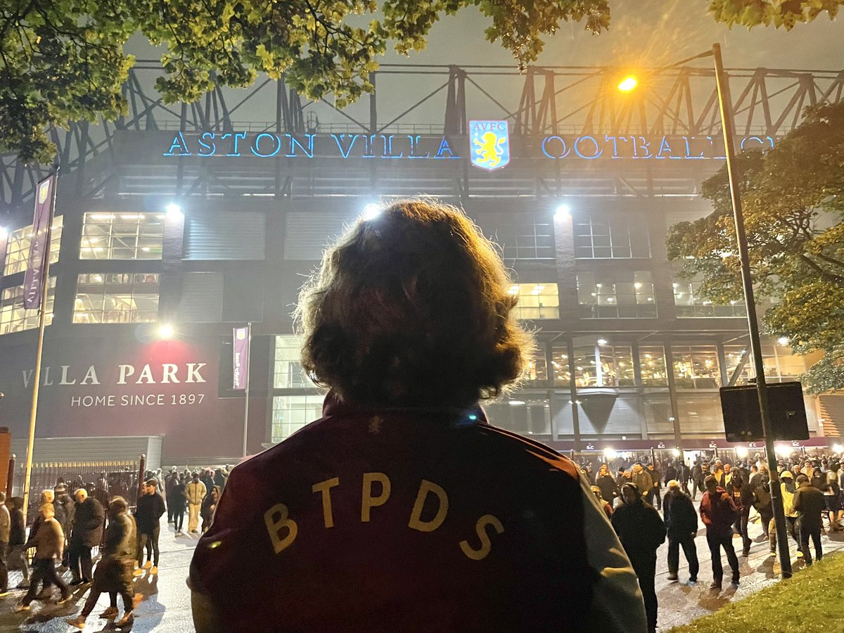 My 60th birthday present from the BTPDS Team had it’s first outing tonight.  Nice to celebrate it with a win 👍 #dog #dogtrainer #birthdaypresent #AstonVilla  #europeanfootball