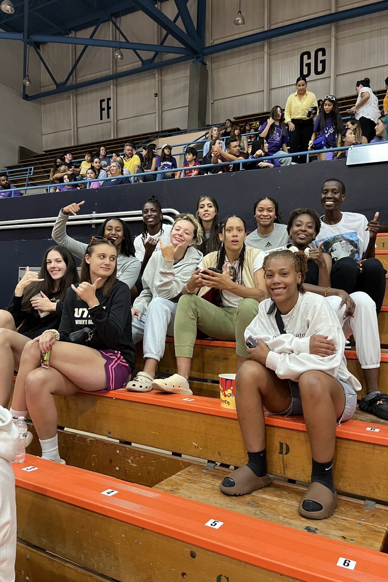 ⁦<a href="/UTEPWBB/">UTEP Women’s Basketball</a>⁩ supporting ⁦<a href="/UTEPVB/">UTEP Volleyball</a>⁩ 🤙 Go Miners!