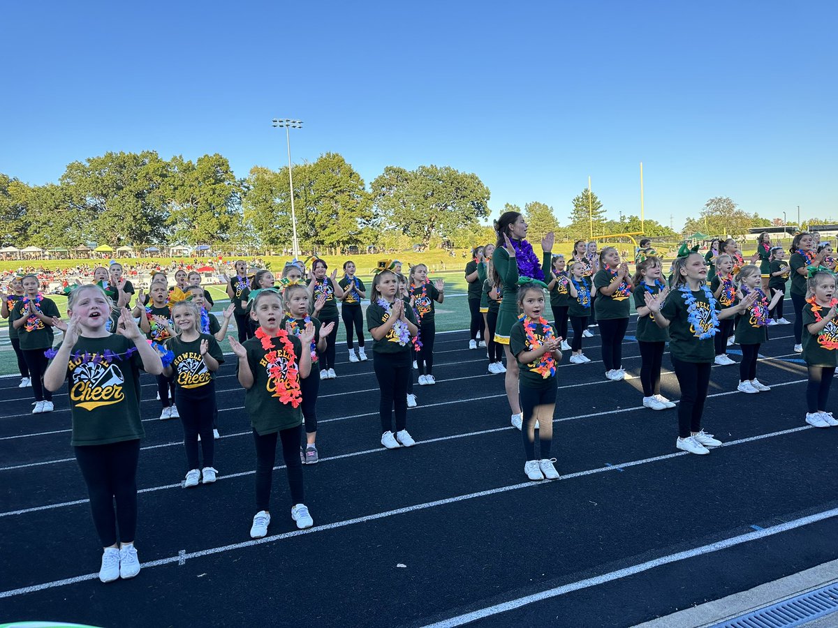 Howell__Cheer's tweet photo. Youth Cheer night!  We LOVE our junior cheerleaders!! #onehowell @HowellAthletics @HowellMISchools https://t.co/0mDalGhKsq