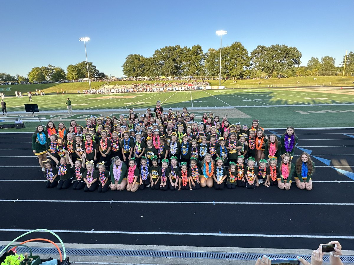 Howell__Cheer's tweet photo. Youth Cheer night!  We LOVE our junior cheerleaders!! #onehowell @HowellAthletics @HowellMISchools https://t.co/0mDalGhKsq