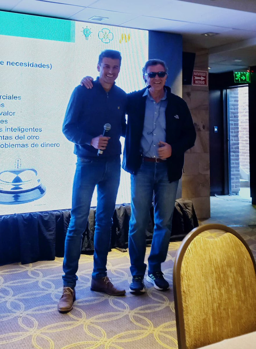 alejandro_rossa's tweet photo. Entrenamiento de Invierno #Nidera con parte del equipo comercial #Gaviglio y los Conceptos de Negociaciones de Pato Bunge @NideraSemillas @ValeriaMarkiew1 https://t.co/QS0ydPmN2y