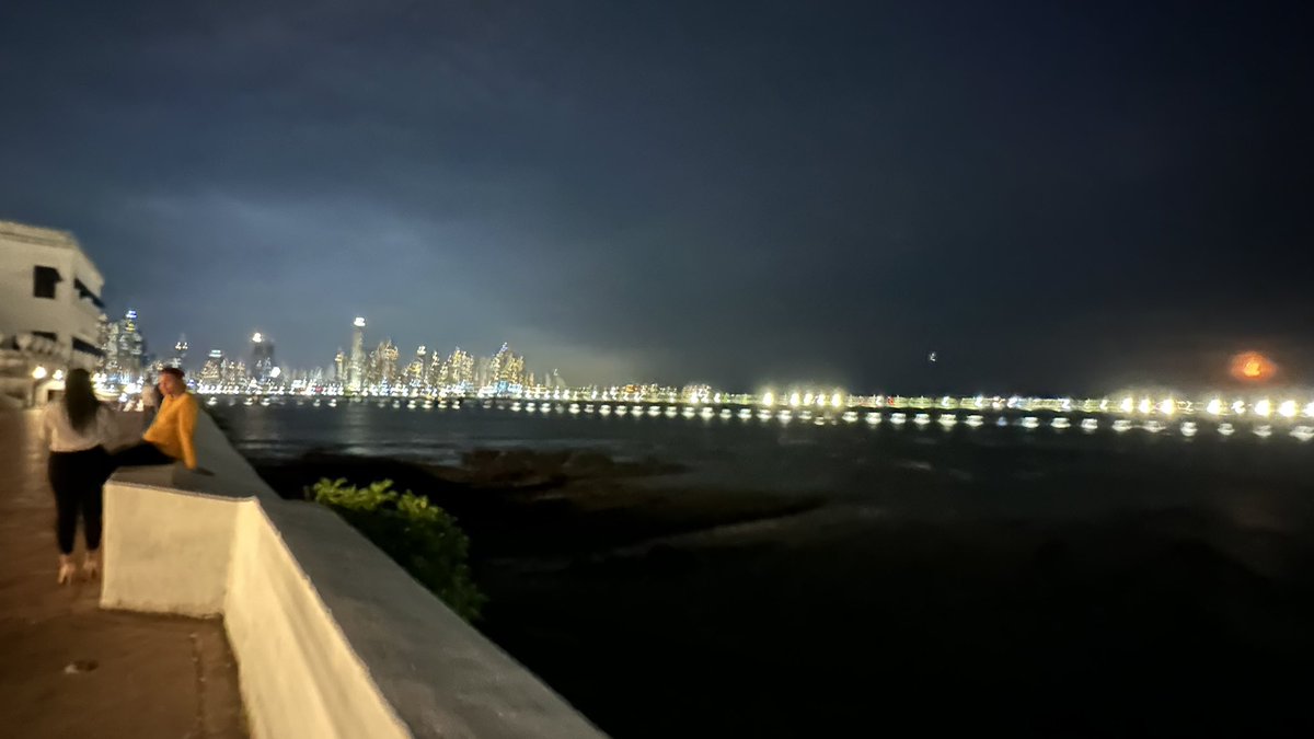 Full bus moon over Panama . Best I can do since moon comes up due east here and city is due north!