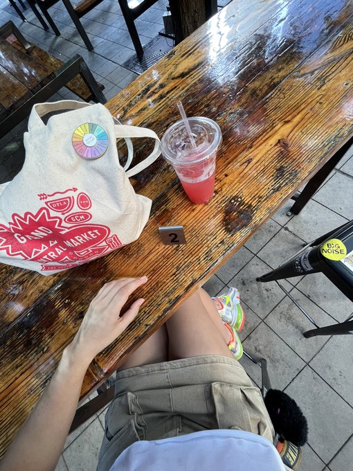Left hip, right hip?  Love going out on dates for little treats ❣️👜 https://t.co/tKjmtB34M9