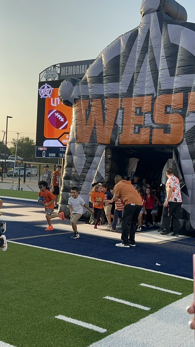 CgossM's tweet image. Lil Wrangler Night #WestSideBestSide #Commitment2Community #MISDExcellence