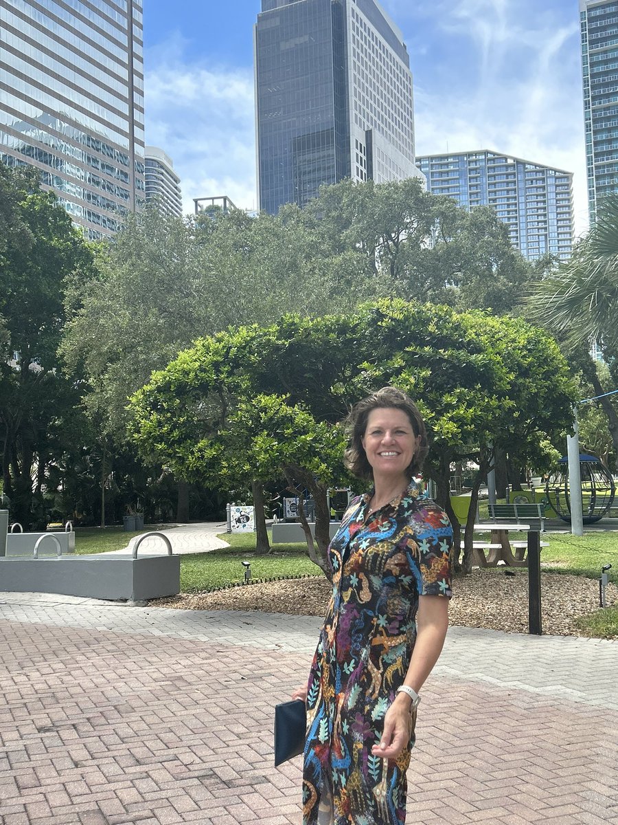 NLinMiami's tweet photo. Hello👋! Honored and excited to have started as Consul General of the Kingdom of the Netherlands in #Miami, following in the footsteps of Ruth Emmerink, who did a tremendous job the past 4 years 💫

Looking forward to engaging on the many topics that bind us! 

🇺🇸🤝🇳🇱🇦🇼🇨🇼🇸🇽 https://t.co/RR7n1UlOdi