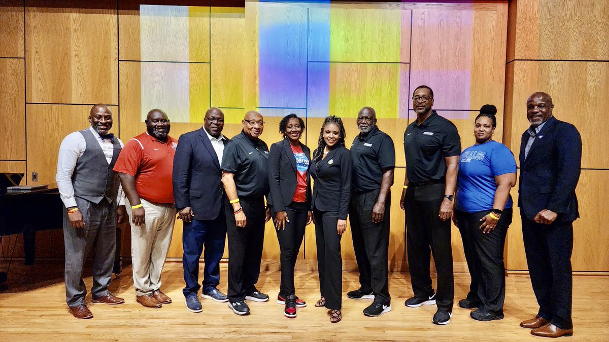 katinarankin's tweet photo. “Team of Firsts” coming soon to a screen near you. #TeamOfFirsts #Basketball #TougalooCollege #TougalooAthletics #Tougaloo #BulldogNation #Bulldogs #KatinaRankin #KatinasKlassroom #CoachsCornerLive #BearFruitMedia https://t.co/lB2j6dZf8a
