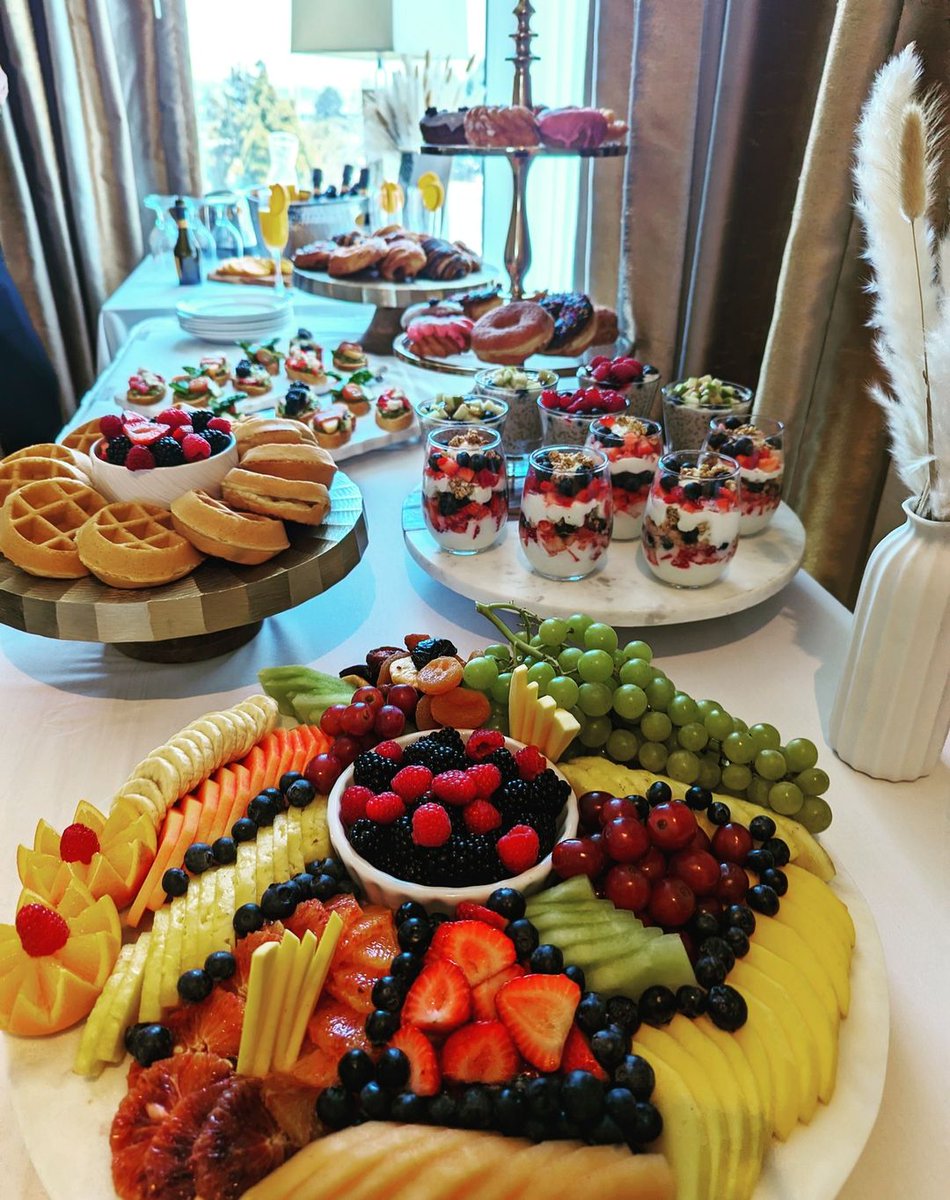 doubletreesdbay's tweet image. View our amazing Bridal Suite Packages for your perfect San Diego wedding day. Keep your bridal team fed and caffeinated with avocado toasts, brunch spreads, a Mimosa Bar and more! DM our wedding team @hibweddings for all inquiries today.

#HolidayInnBayside
#HIBweddings