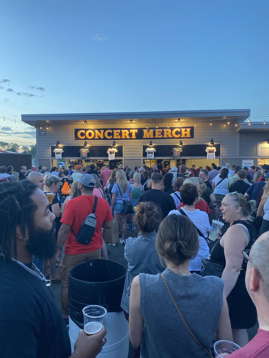 The line for <a href="/duranduran/">Duran Duran</a> merch at the <a href="/mnstatefair/">Minnesota State Fair</a> is crazy! #80sgirl