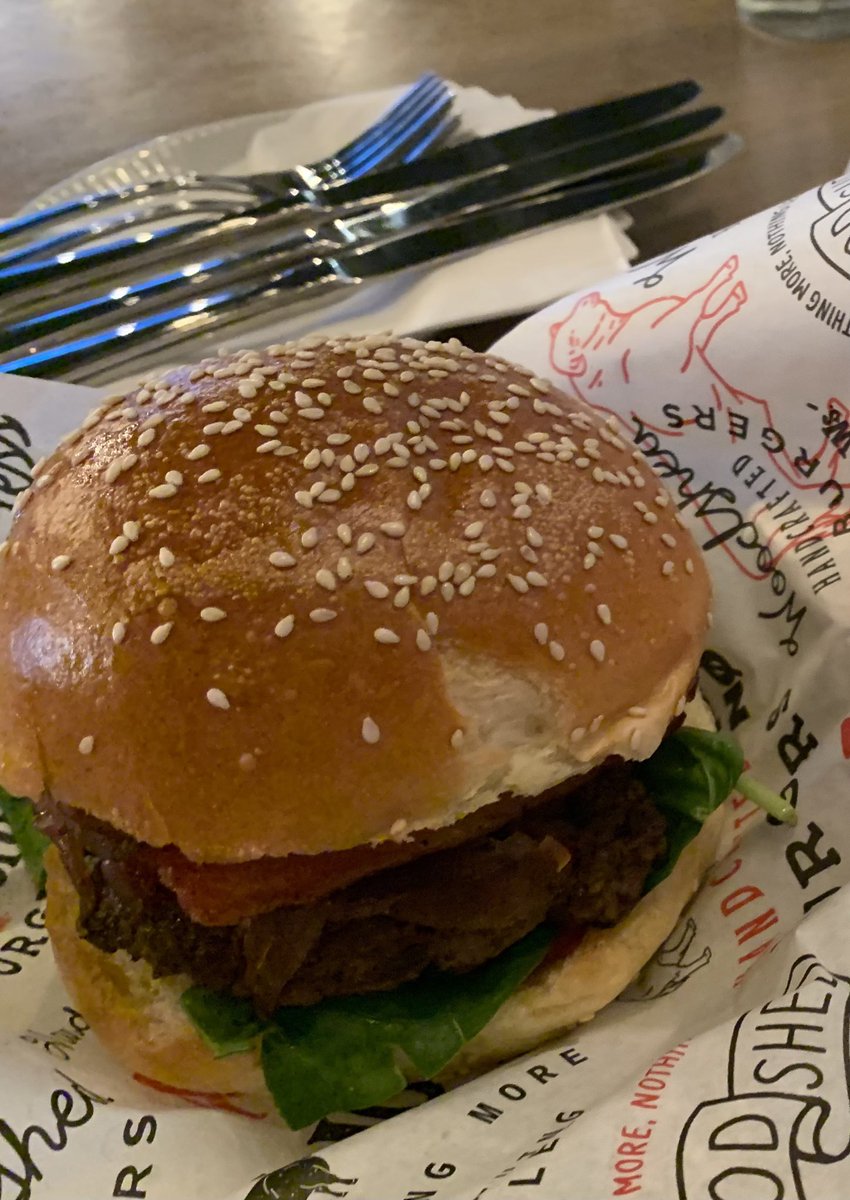 Great burgers tonite at #YEG #WoodShed enjoying ⁦<a href="/JeffNonay/">Jeff Nonay</a>⁩ ⁦<a href="/farmerbob21/">Coralee Nonay</a>⁩ #Nonay beef