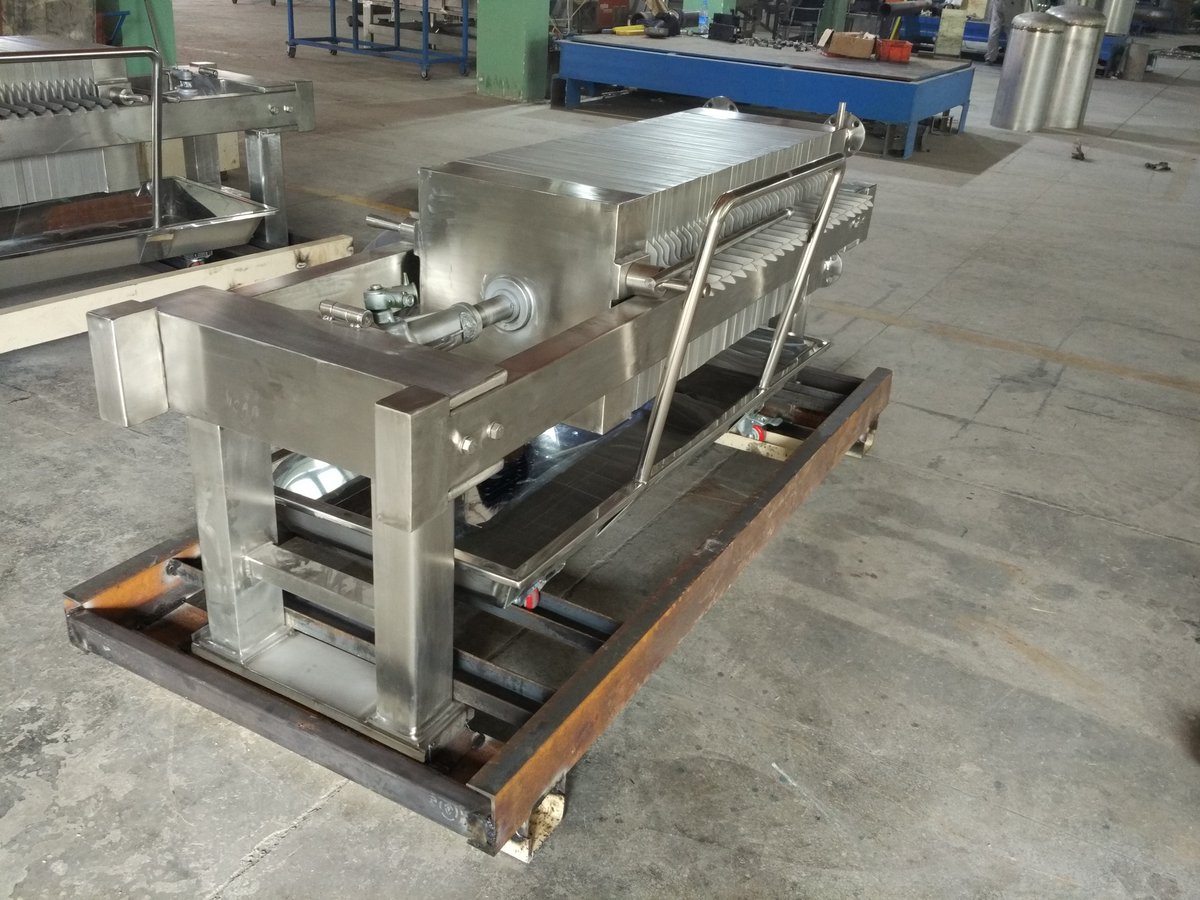 chfilters56991's tweet image. Long River&apos;s Filter plates and frames 630 are sealed by paper boards or filter materials. This is a type that is suitable for large amounts of filtration and above 1m2 of filtration area S.S.fine pressure filter, is also called S.S. paperboard filter.#filterpress #pressfilter