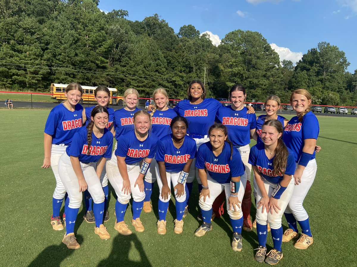 JTOWNdragonsSB's tweet photo. DRAGONS WIN!!!! Varsity BEATS WINDER 12-6 to remain UNDEFEATED in Region 8-5A! Outstanding performance by @Self2025 in the circle and another huge 💣 by @audreyburton ! JV WINS 4-2! Great night to be a JEFFERSON DRAGON! We got better this week! ! 🐉💪🏼
#DRAGONonTOP 
#FAMILY https://t.co/P9MHkeNkmb