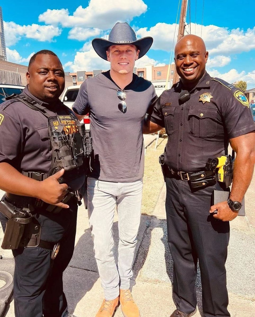 ' Everyone is friendly in Texas! 🤠🙌 ' From @SamHeughan IG
