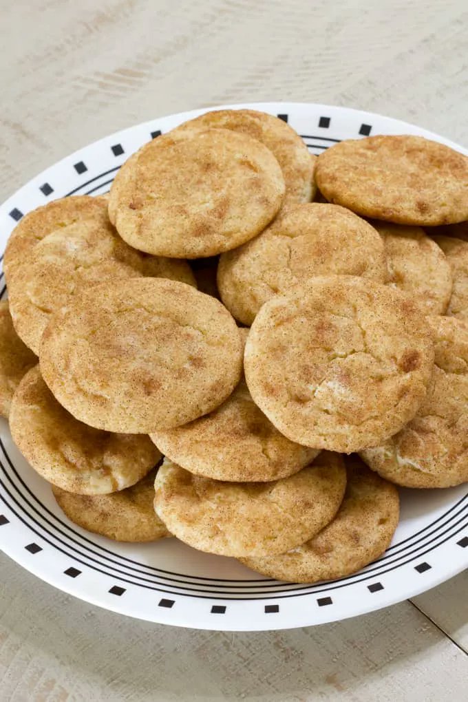 mindycancook's tweet photo. Toffee Snickerdoodle Cookies ⇣ https://t.co/vSCcOX3MnV A traditional snickerdoodle with a toffee twist! Like Starbucks' chewy snickerdoodle, made easily at home in one big batch. #easydesserts #toffeecookies #snickerdoodlerecipes #cookierecipes #dessertrecipes https://t.co/EwW81XUxak