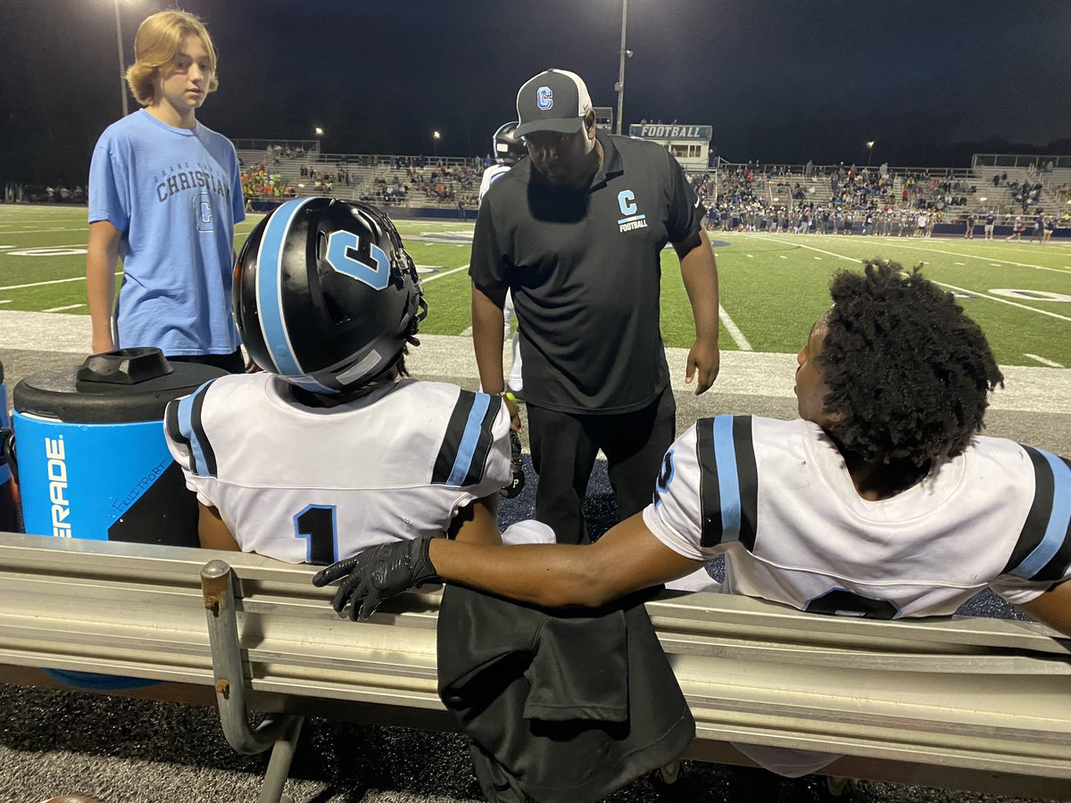 markskoljrTV's tweet photo. 4th and 15, the Eagles wanted a stop, but Malachi Hooser gives Grand Rapids Christian a lot more than that. 

How about a 75-yard pick-six! GRC leads Fruitport 31-16 with 4:57 remaining in the game. https://t.co/2z3BaB60La