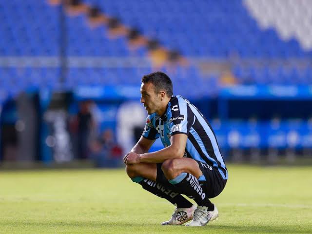 ManuelVils's tweet photo. Quizás se volvió meme, pero siendo serios, espero 3 partidos de suspensión a Omar Mendoza por su acción contra Zapata.

Los mismos 3 partidos que le dieron a Gonzalo Jara por hacerle lo mismo a Cavani.

El reglamento de sanciones de Liga MX contempla de 1 a 3 partidos por conducta impropia.