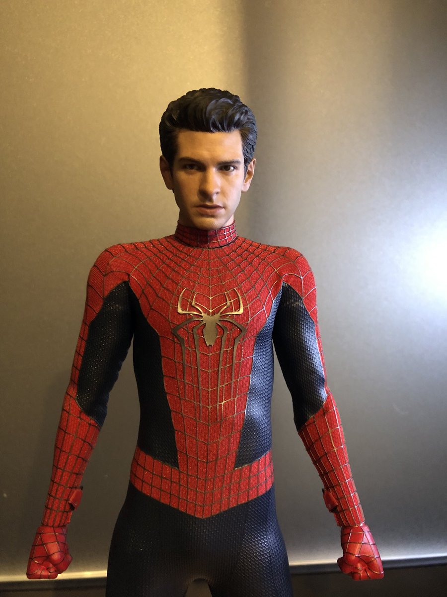 久しぶりにホットトイズのアメスパ購入。新旧比べてみると、よくできたコスプレと本物感みたいな違いは感じる。
首周りや肩の可動は旧版の方がいいです。約10年前の商品と考えると旧版のクオリティすごい。相変わらず頭の縫い目のズレは気になる。