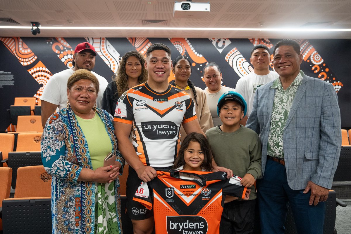 WestsTigers's tweet photo. It’s going to be a special game tonight for our debutants Kit &amp; Josh #ShowYourStripes https://t.co/1J8JDNbTIl