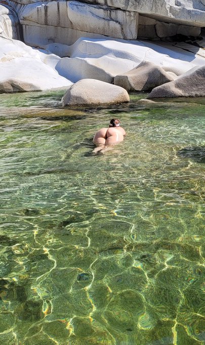 Had a lot of fun at the river today.... very peaceful. I still of of course managed to find some thing<a href="/tag/playtimewithjill"class="tags"><span>#playtimewithjill</span></a><a href="/tag/hungbullsapplytoday"class="tags"><span>#hungbullsapplytoday</span></a>