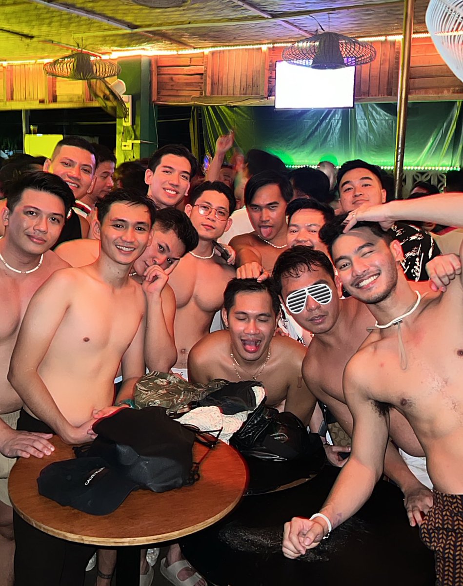 Dennis_Warrior_'s tweet photo. Weekend na ulit!
#WhenInElyu #HelloSeptember @bravoskinph https://t.co/FFLpUt7Ghs