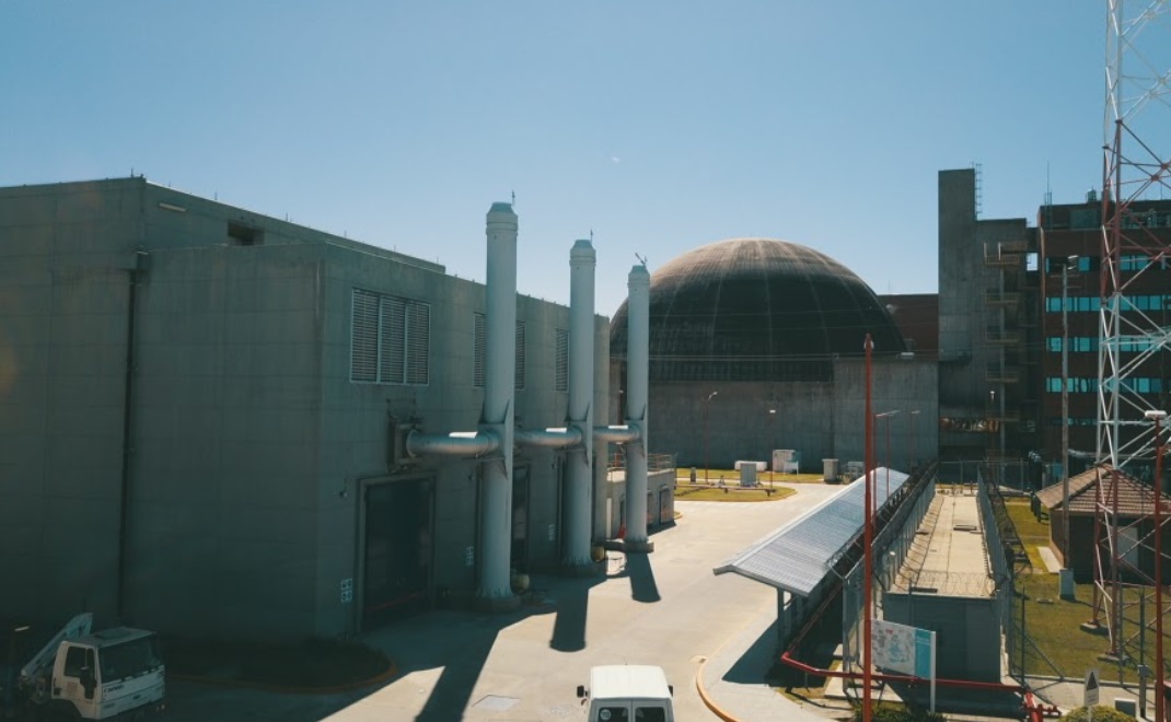 cegaribotti's tweet photo. 🇦🇷⚡️ | La Central Nuclear #AtuchaII volvió a entrar en servicio. Gracias a la conducción de @Nucleoelectrica, 3000 trabajadores con pymes argentinas llevaron adelante su reparación. Hoy, luego de 10 meses, junto con @FlaviaRoyon celebramos que vuelva a entregar energía al SAI. https://t.co/FYG5WXEf7o