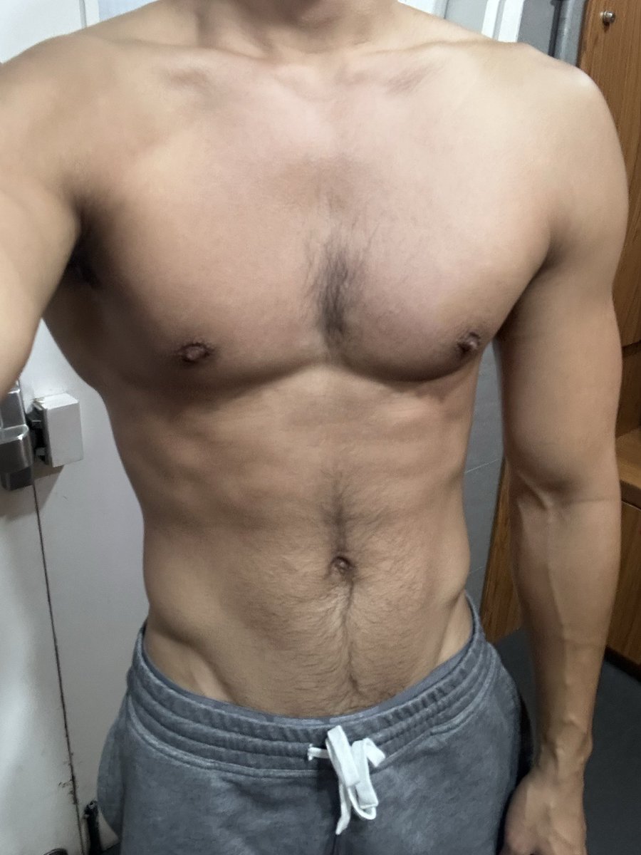 raccoonbitop's tweet photo. 打風都要勤力啲做gym架🌀 https://t.co/XzRg7MxGfe